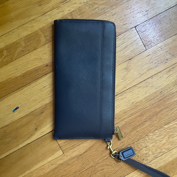 Dark blue coach wristlet - Picture 2 of 5
